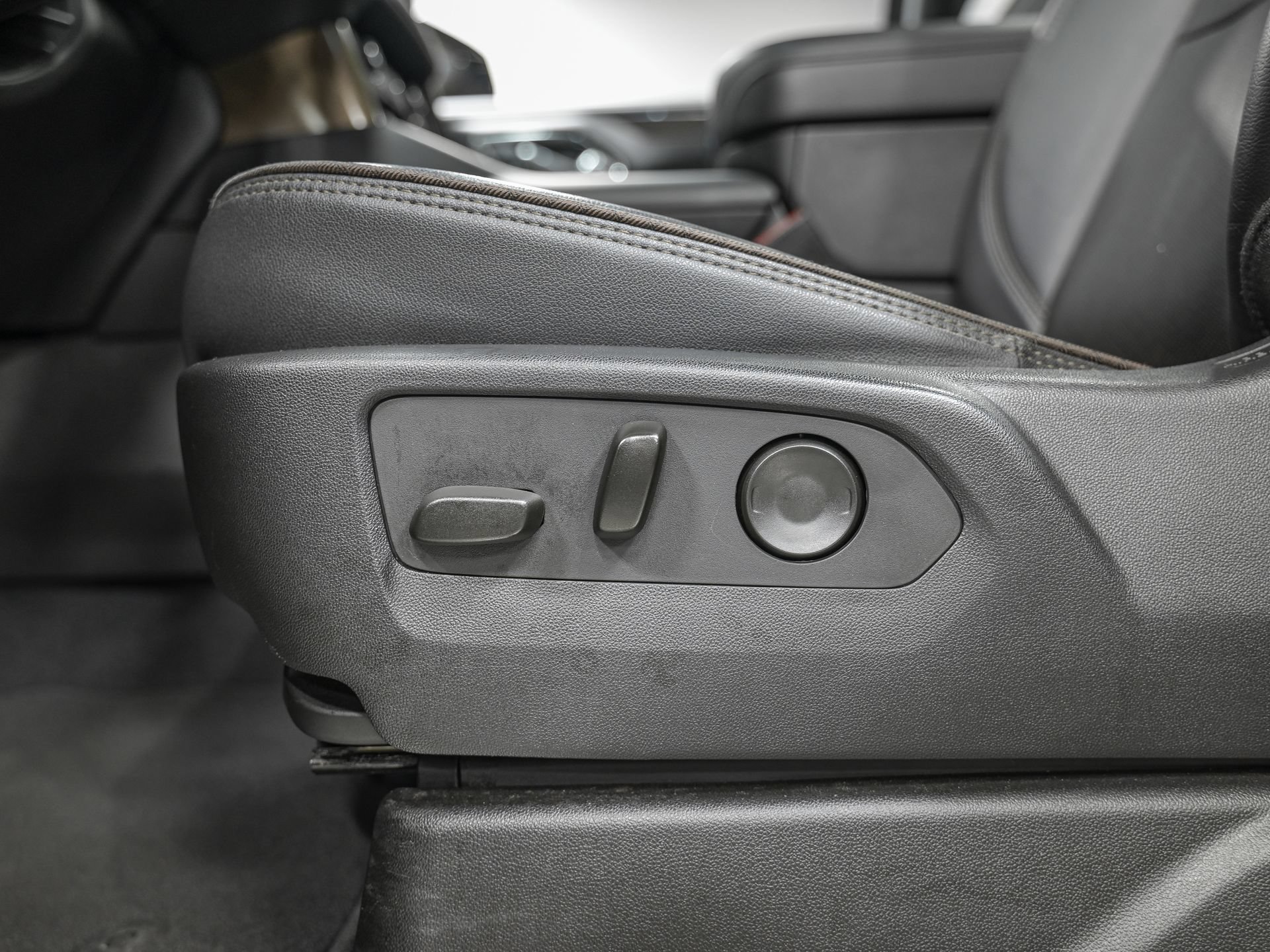 Used 2022 Chevrolet Tahoe High Country AWD/4WD image 14