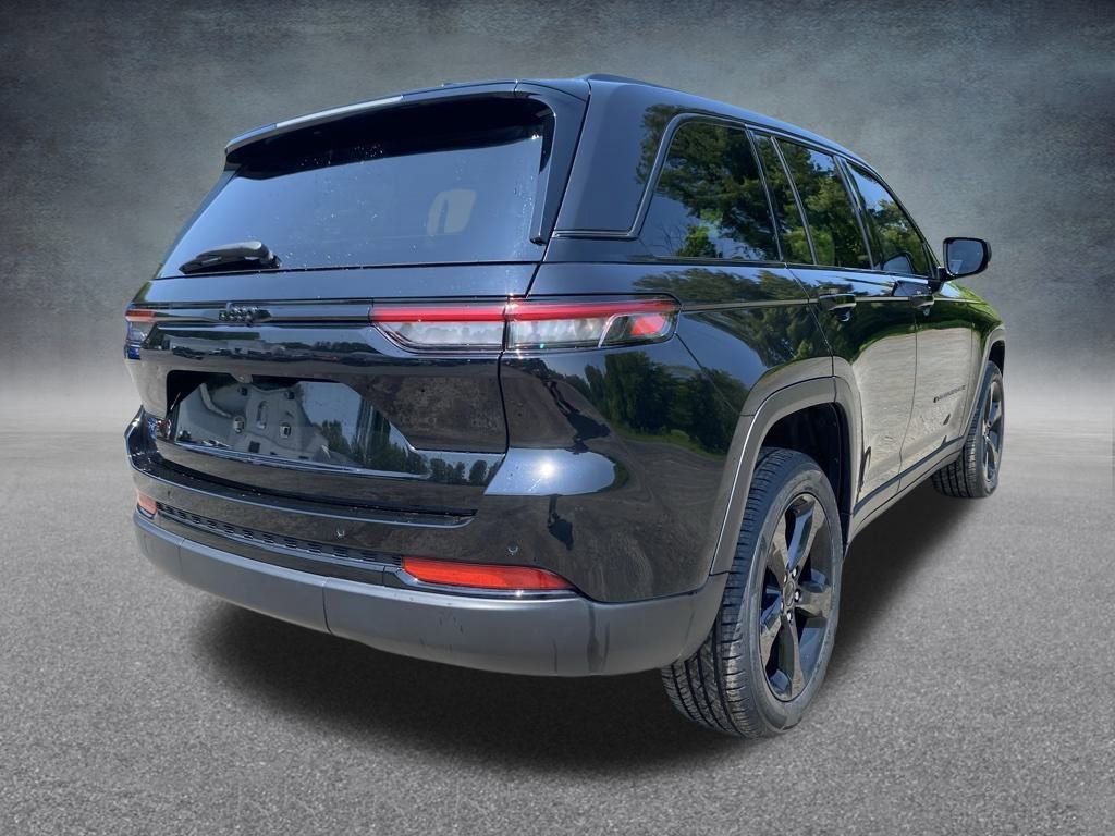 Used 2023 Jeep Grand Cherokee Altitude image 7