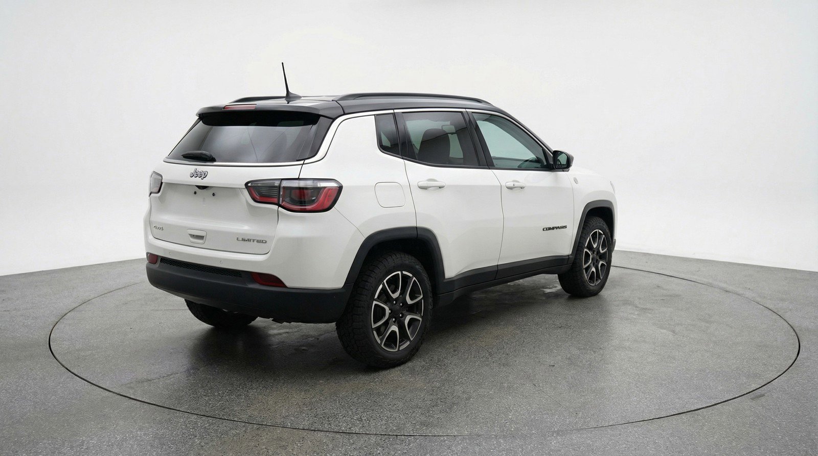 Used 2025 Jeep Compass Trailhawk AWD/4WD image 9