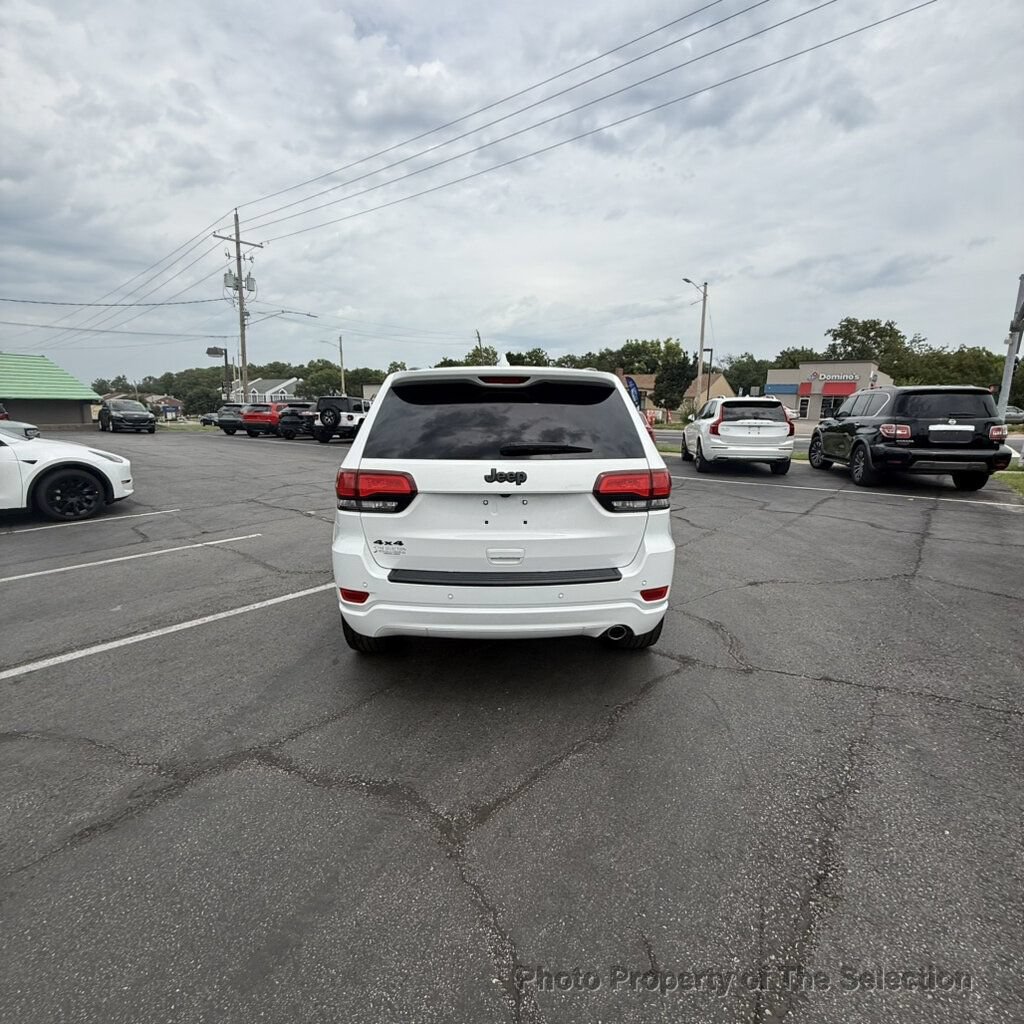 Used 2020 Jeep Grand Cherokee Altitude AWD/4WD image 12
