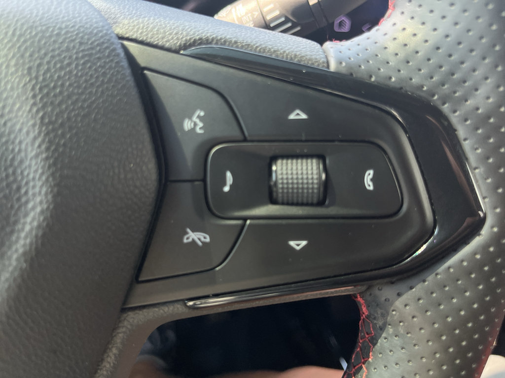 Used 2025 Chevrolet Trax RS FWD image 20