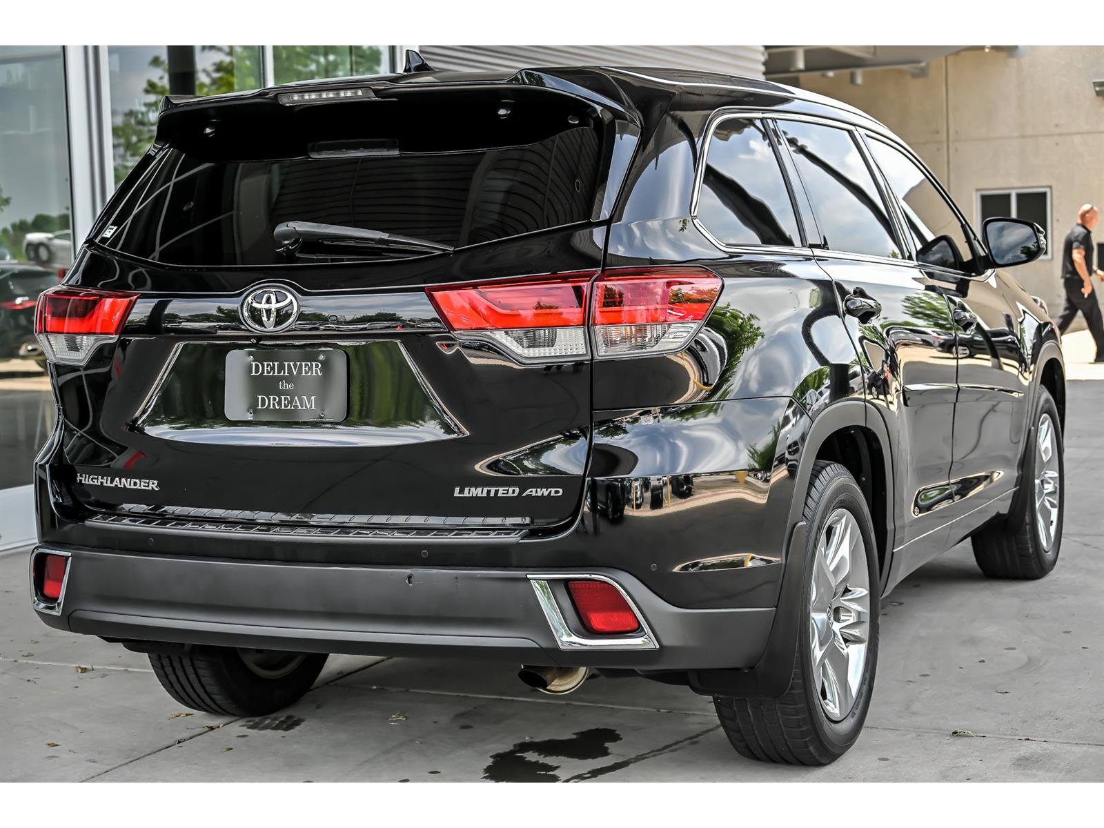 Used 2017 Toyota Highlander Limited w/ Protection Package #3 AWD/4WD image 8