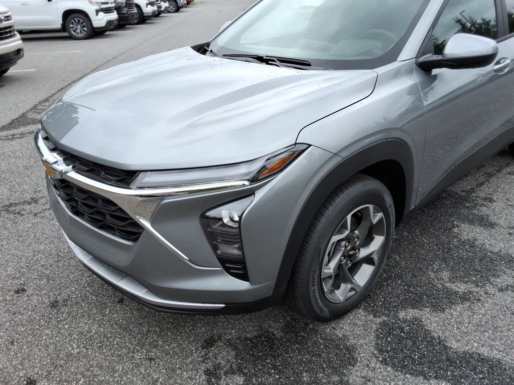 New 2026 Chevrolet Trax LT w/ Driver Confidence Package FWD image 9