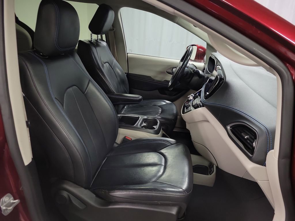 Used 2021 Chrysler Pacifica Touring-L AWD/4WD image 26