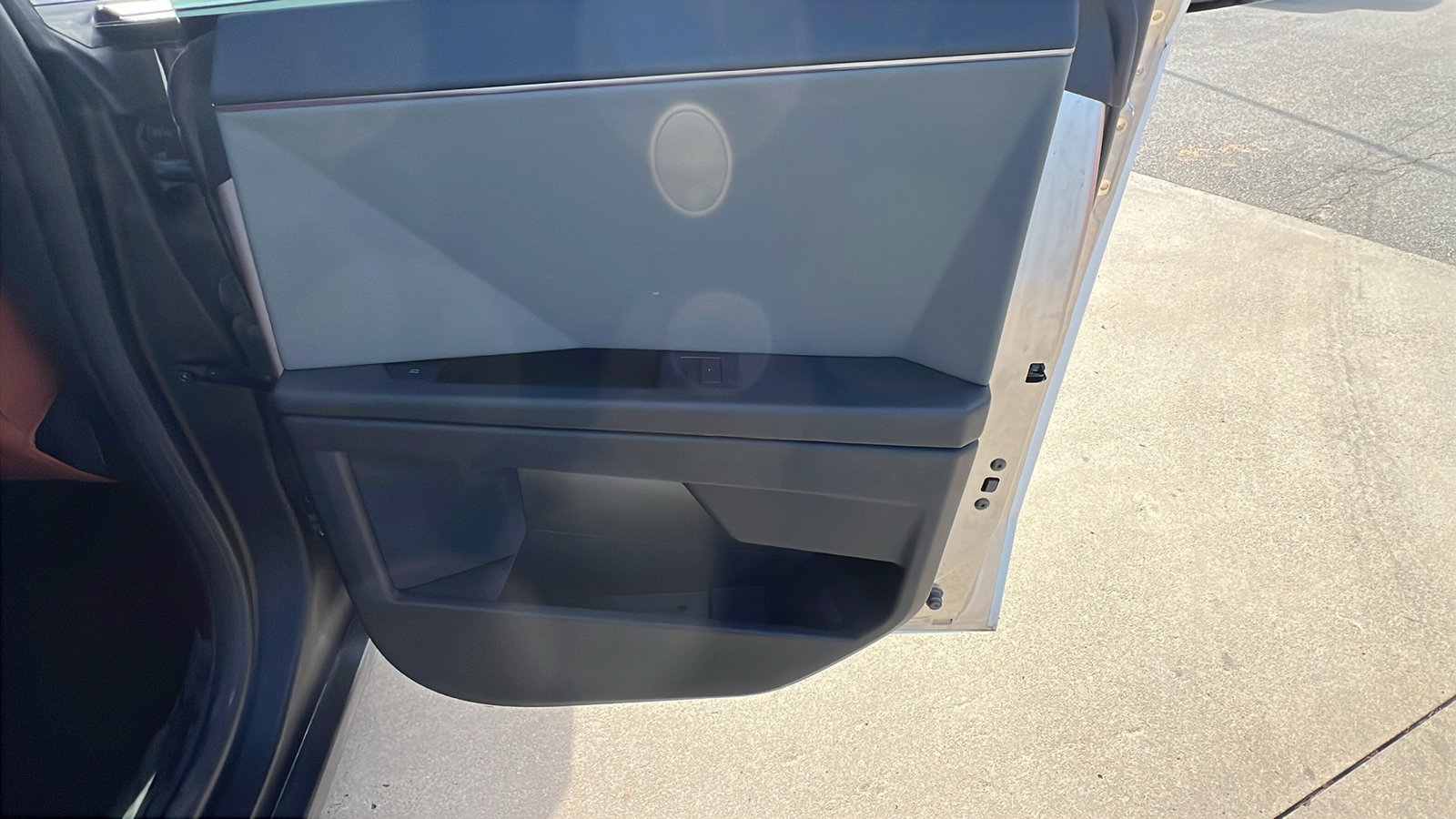 Used 2025 Tesla Cybertruck AWD Crew Cab image 20