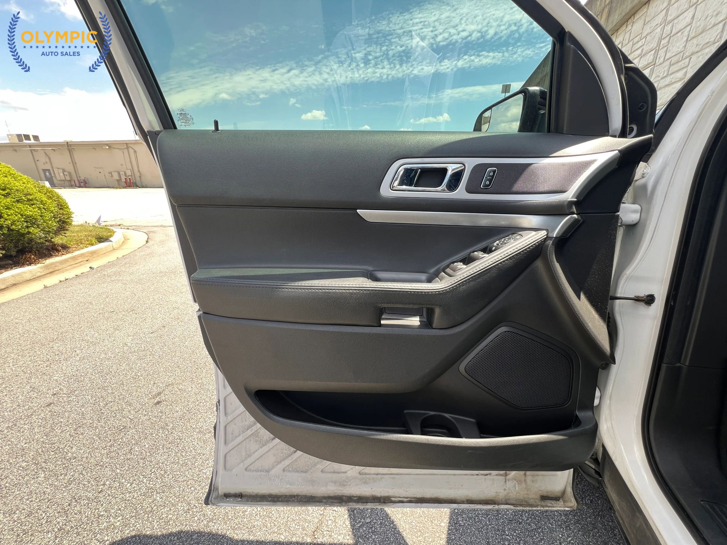 Used 2014 Ford Explorer XLT w/ Equipment Group 202A FWD image 46