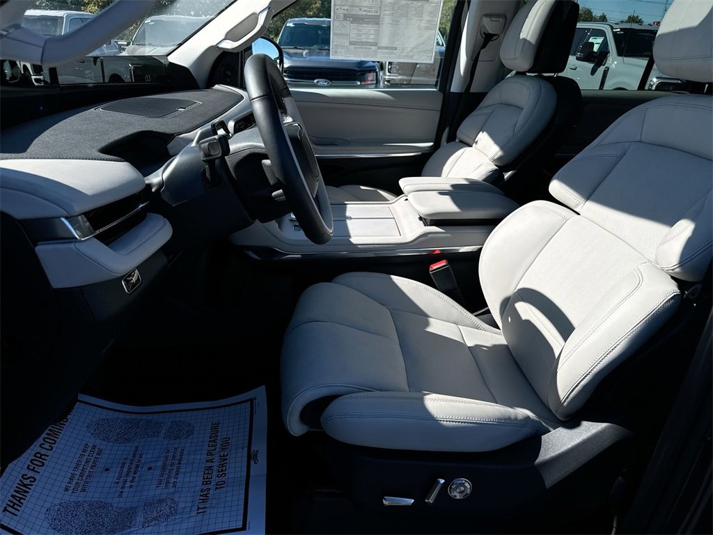 New 2025 Lincoln Navigator L Reserve image 19