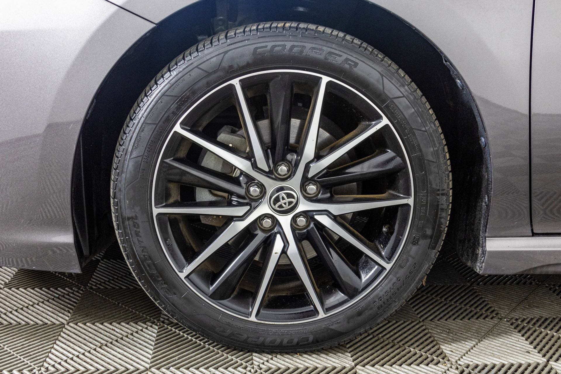 Used 2022 Toyota Camry SE w/ Cold Weather Package FWD image 46