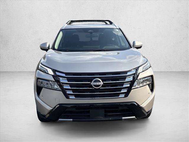 Used 2025 Nissan Rogue Platinum FWD image 2