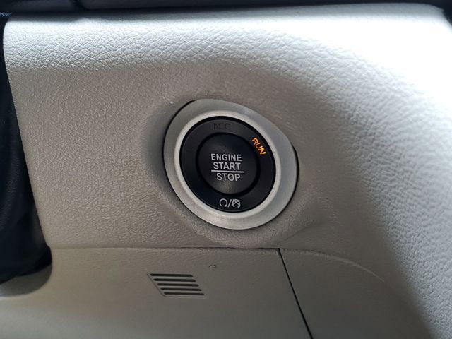 Used 2024 Chrysler Pacifica Touring-L image 15