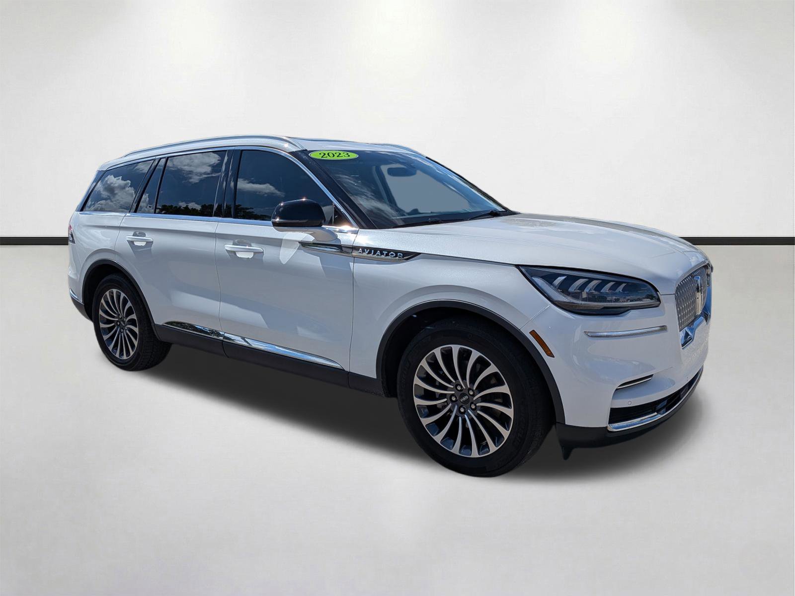 Used 2023 Lincoln Aviator 2WD w/ Premium Package image 1