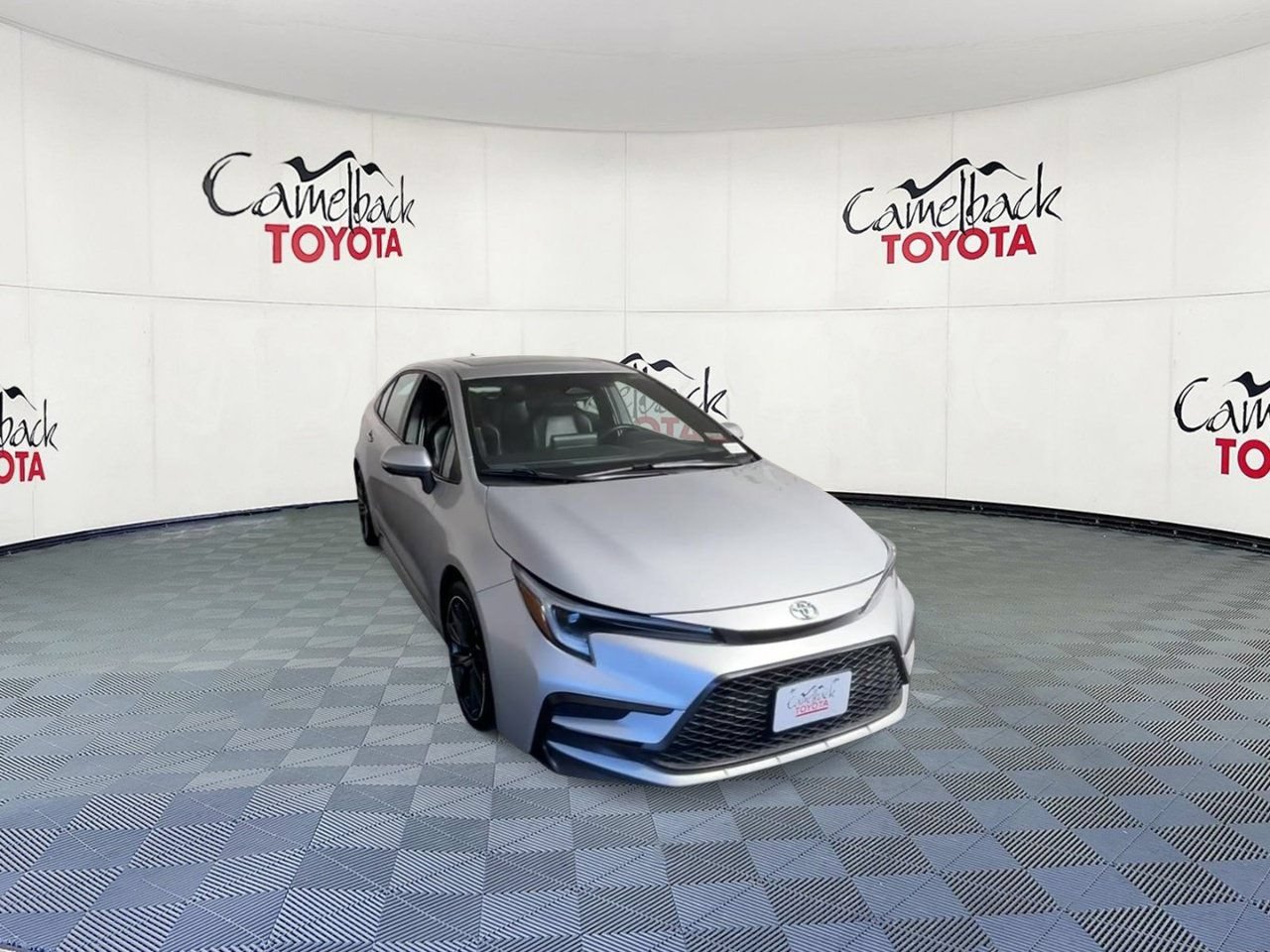 Used 2024 Toyota Corolla XSE FWD image 4