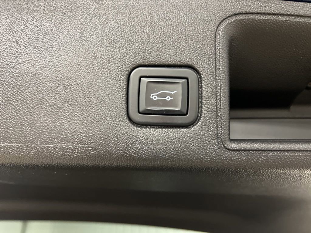 Certified 2022 GMC Terrain SLE w/ Driver Convenience Package image 11