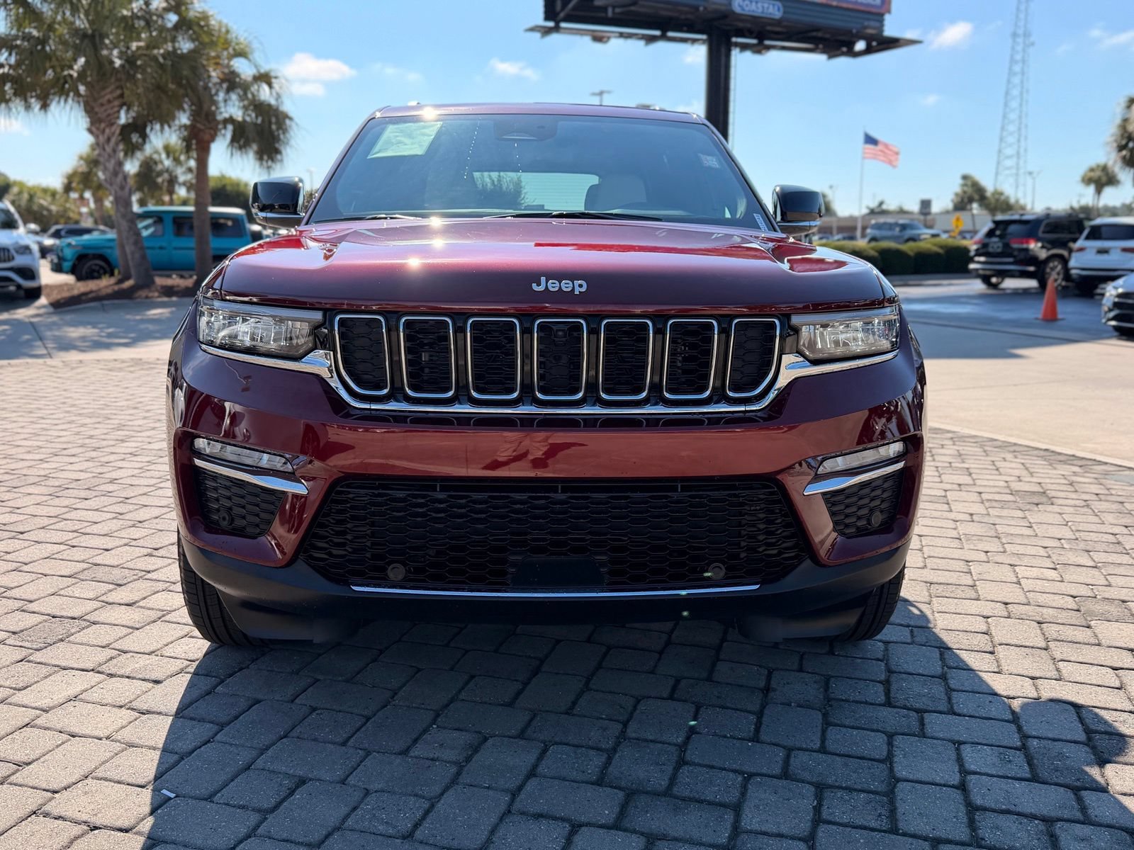 Used 2025 Jeep Grand Cherokee Limited w/ Luxury Tech Group II AWD/4WD image 6