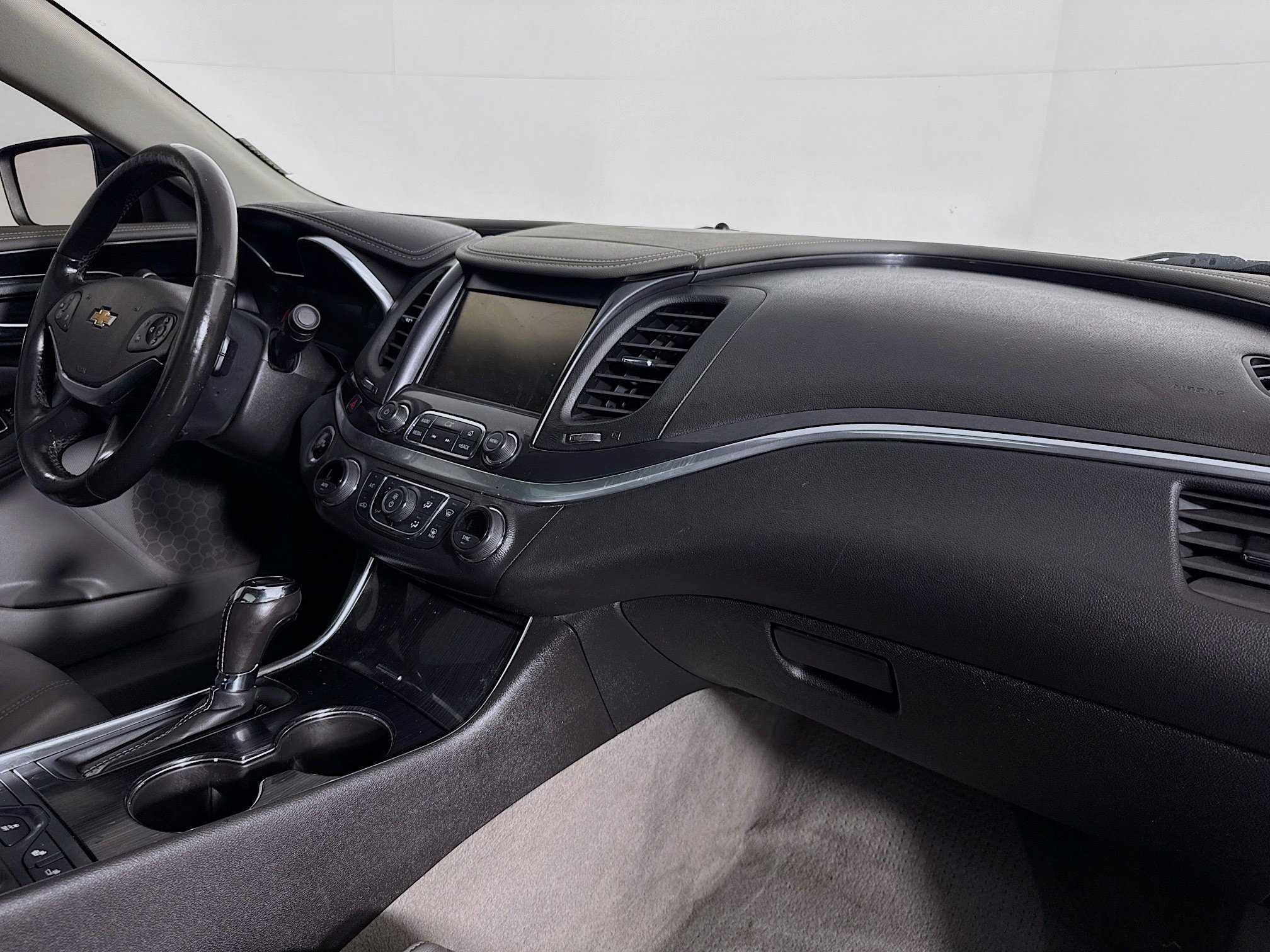 Used 2018 Chevrolet Impala LT w/ Sunroof and Spoiler Package image 29