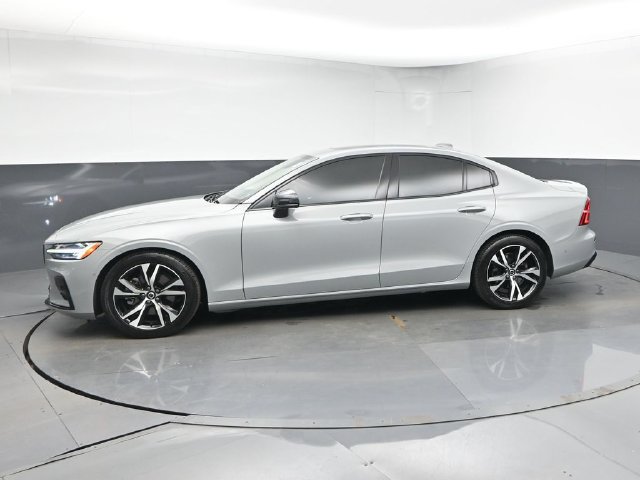 Used 2025 Volvo S60 B5 Plus FWD image 4