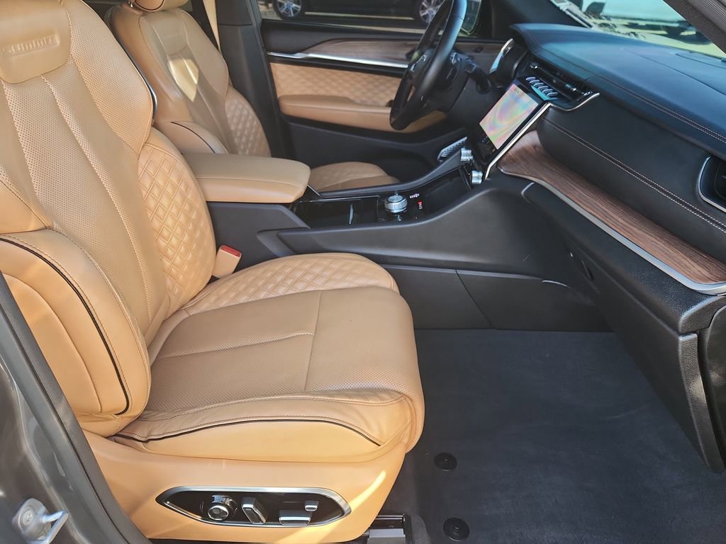 Used 2022 Jeep Grand Cherokee Summit w/ Advanced Protech Group IV image 16