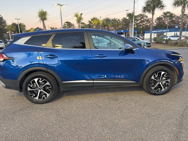 Used 2024 Kia Sportage EX image 4