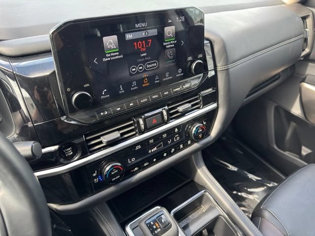 Used 2025 Nissan Pathfinder Platinum AWD/4WD image 18