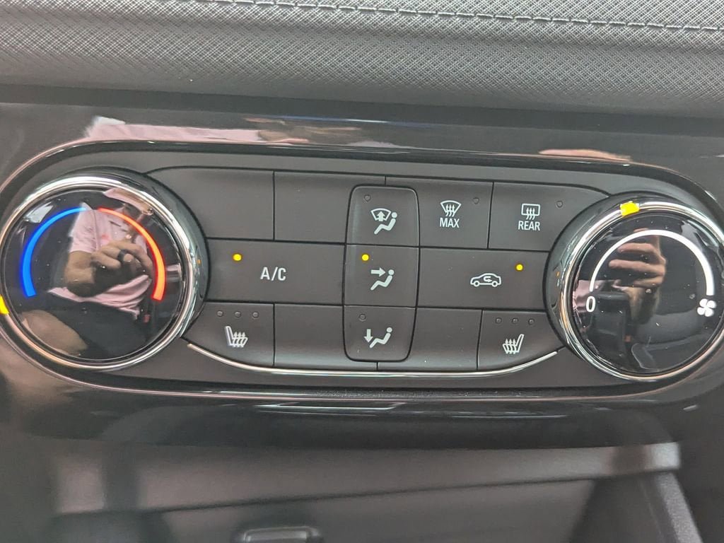 New 2026 Chevrolet TrailBlazer LT w/ LT Cold Weather Package FWD image 21