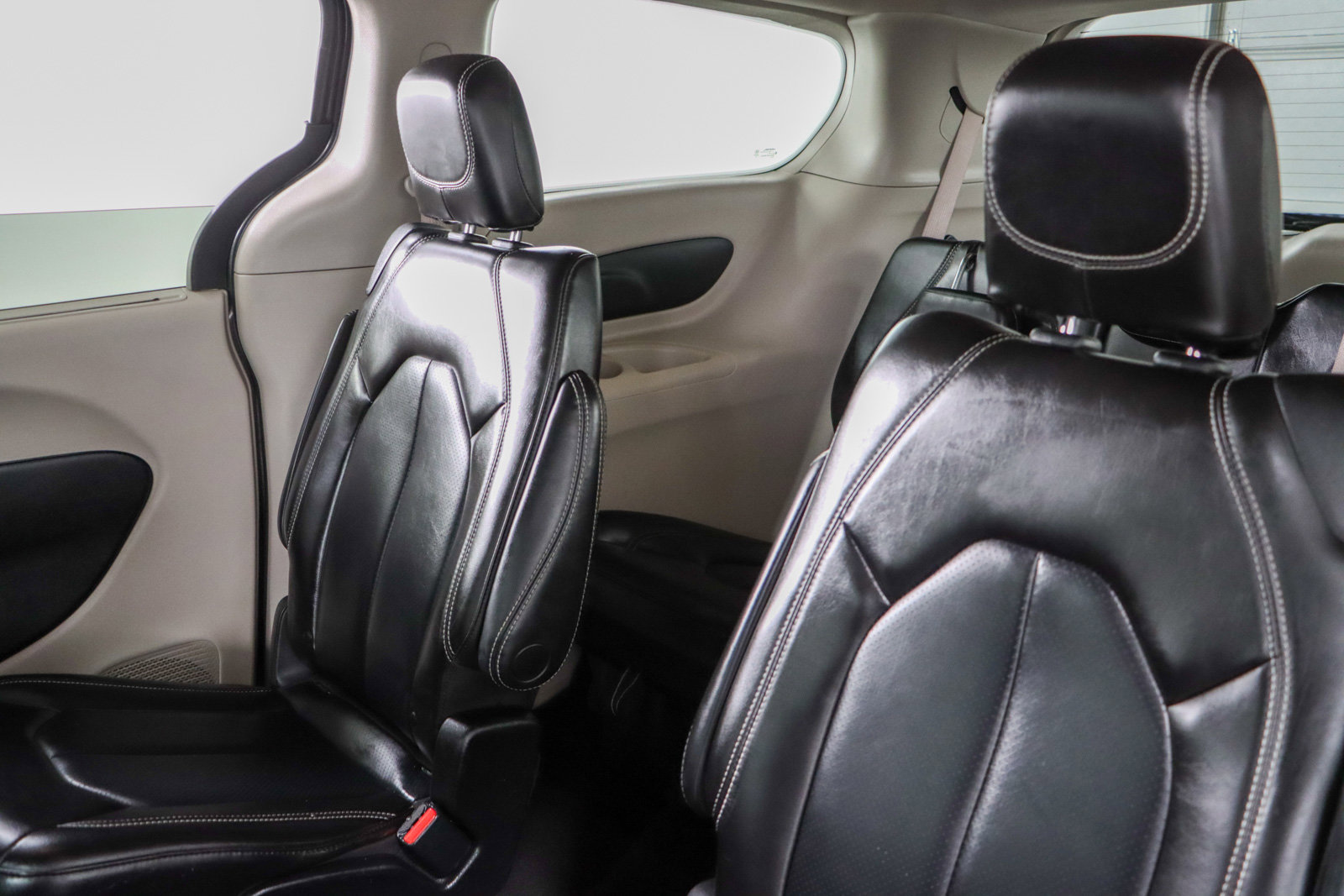 Used 2023 Chrysler Pacifica Touring-L image 24