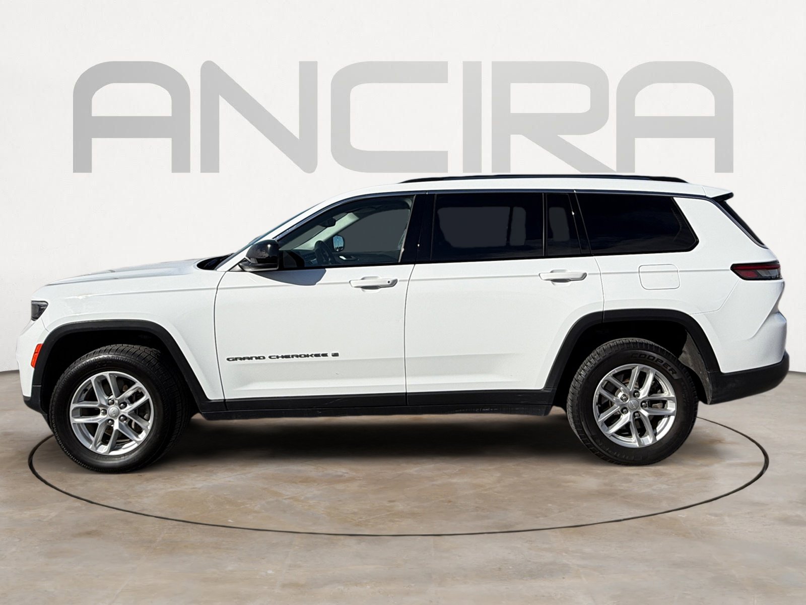 Used 2023 Jeep Grand Cherokee L Laredo image 7