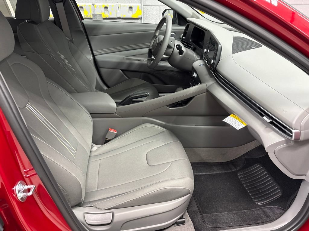 Used 2025 Hyundai Elantra Sport FWD image 7