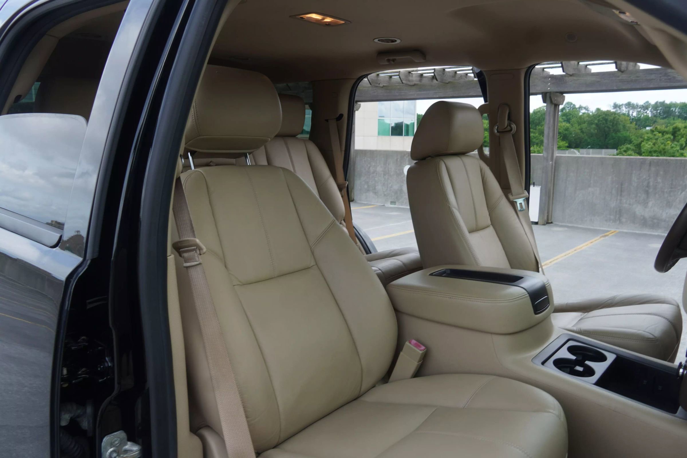 Used 2014 Chevrolet Tahoe LT image 35