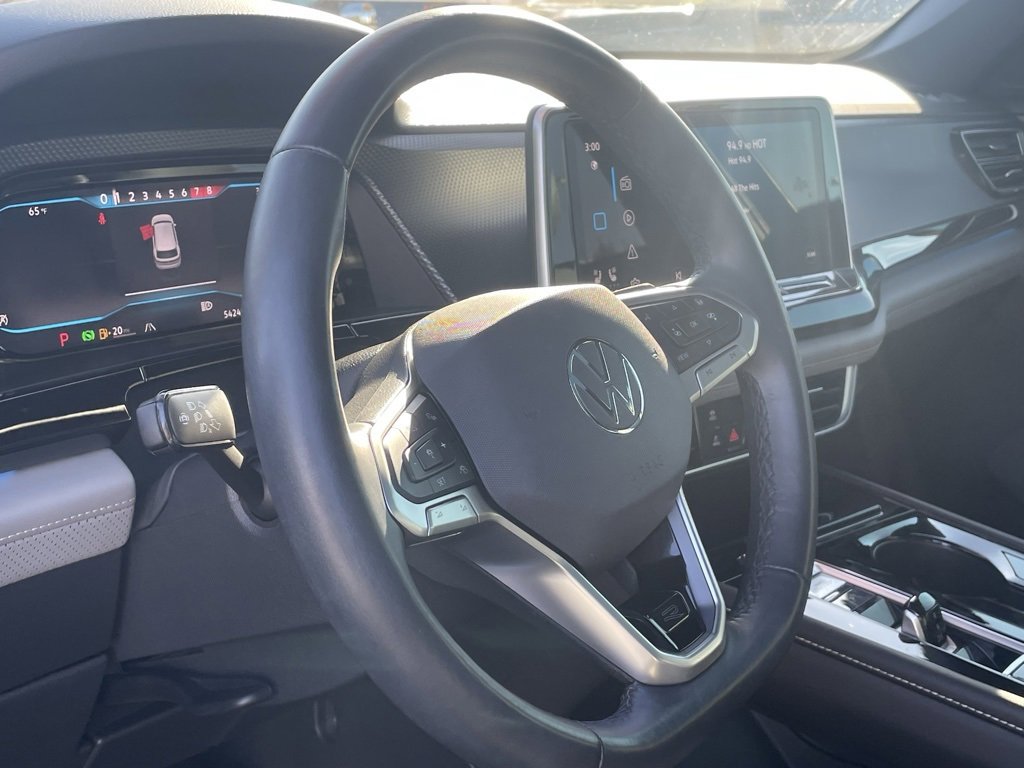 Used 2024 Volkswagen Atlas Cross Sport SEL R-Line image 11