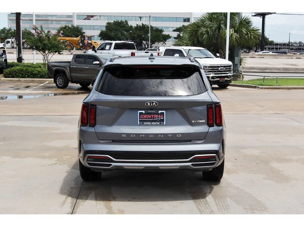 Used 2021 Kia Sorento EX w/ Panoramic Sunroof Package FWD image 5