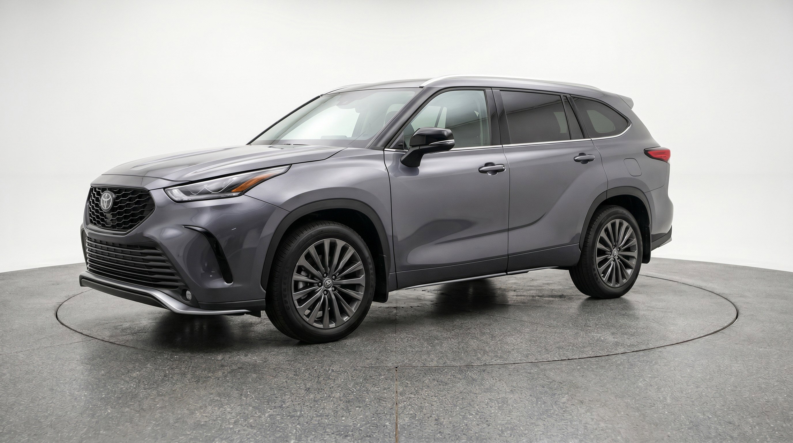 Used 2025 Toyota Highlander XSE AWD/4WD image 3