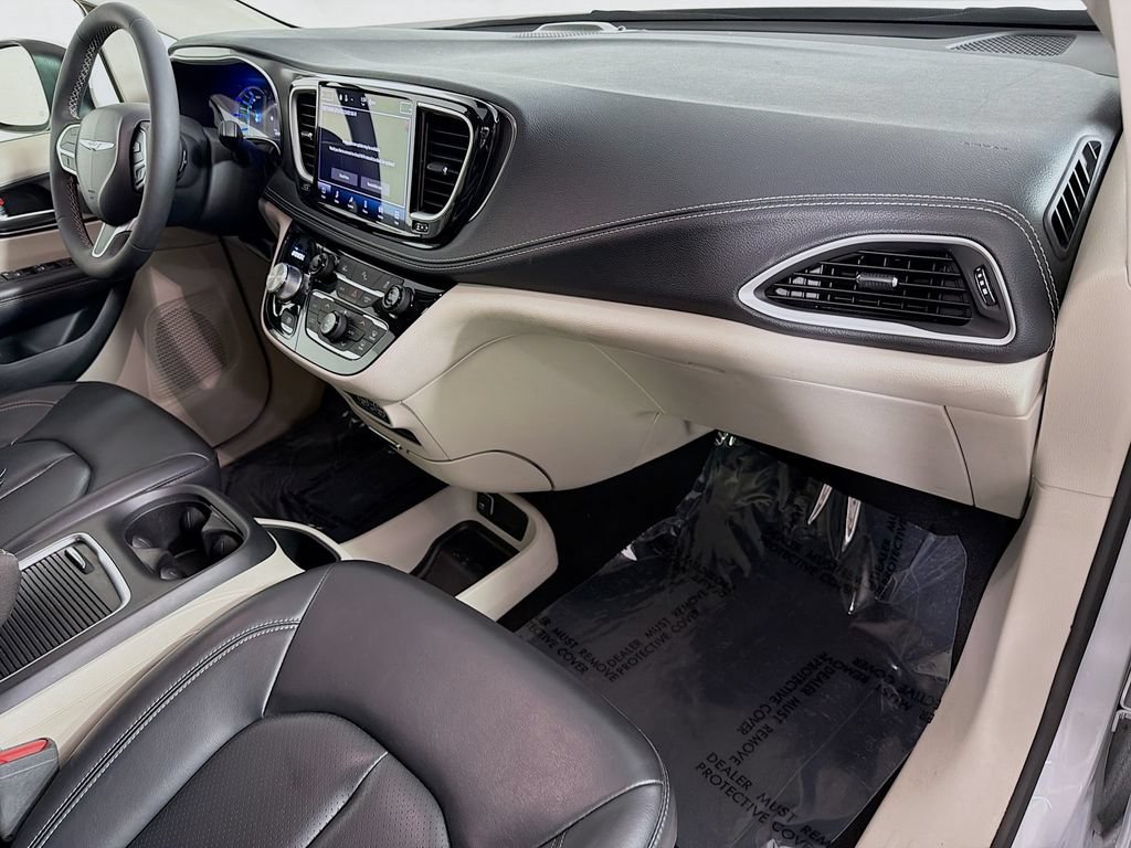 Used 2023 Chrysler Pacifica Touring-L FWD image 29