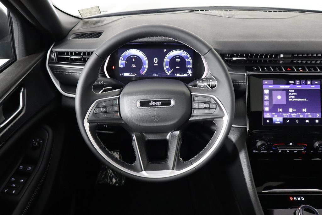 Used 2025 Jeep Grand Cherokee 4WD image 7