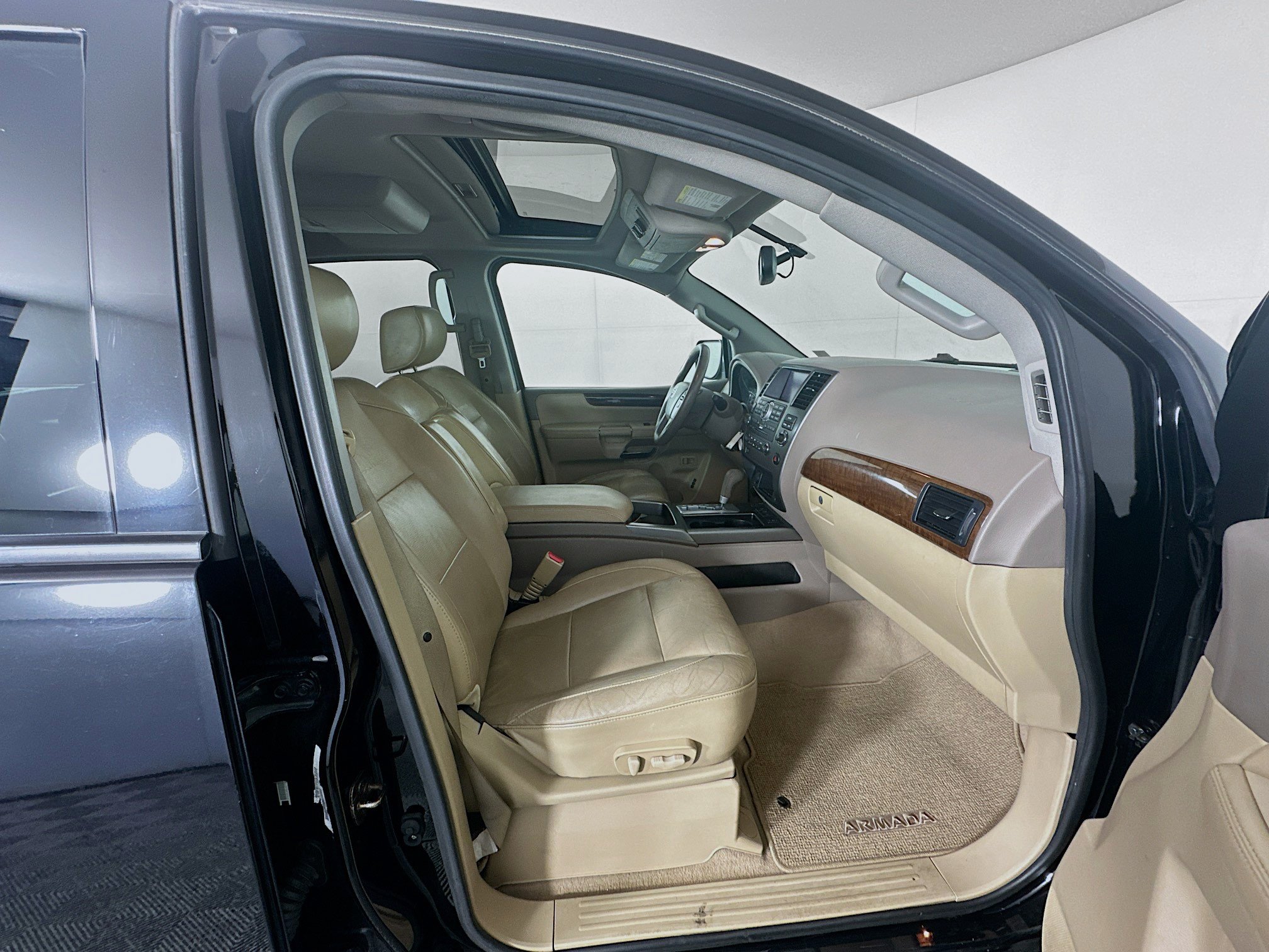 Used 2013 Nissan Armada Platinum RWD image 33