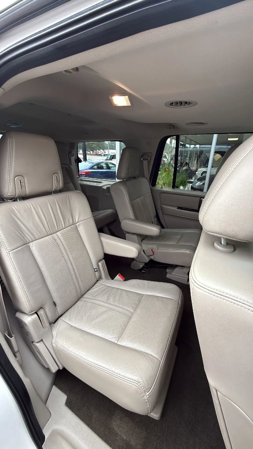 Used 2016 Lincoln Navigator Select image 41