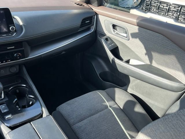 Used 2023 Nissan Rogue SV image 16