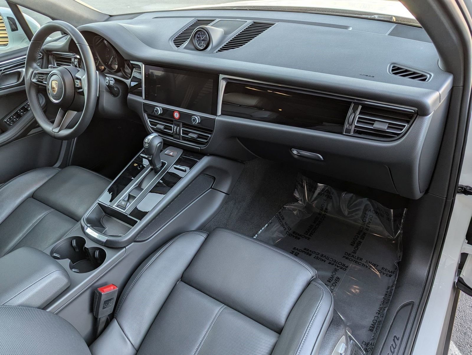 Certified 2025 Porsche Macan image 27