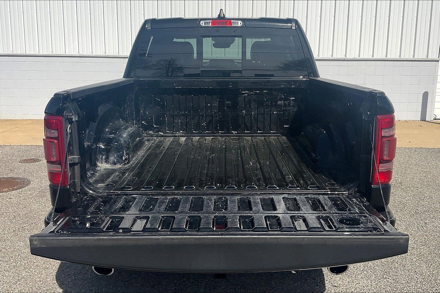 Used 2022 RAM 1500 Laramie AWD/4WD image 40