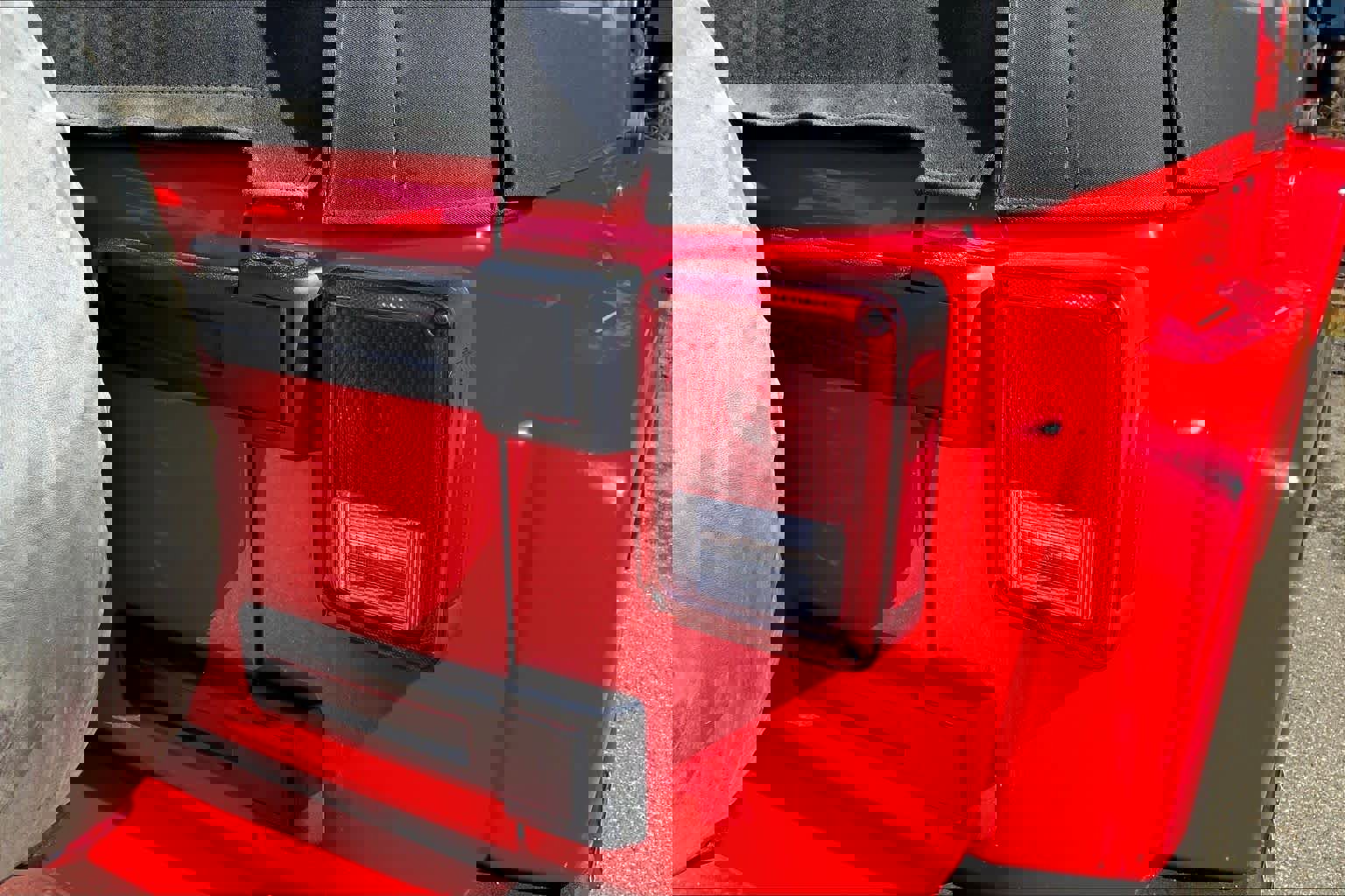 Used 2016 Jeep Wrangler Sahara w/ Connectivity Group image 31