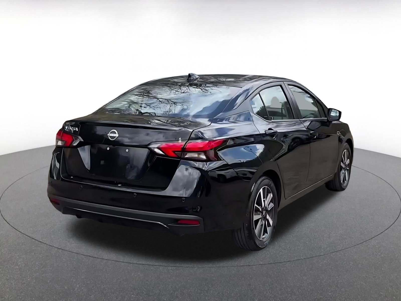 Used 2025 Nissan Versa SV FWD image 14