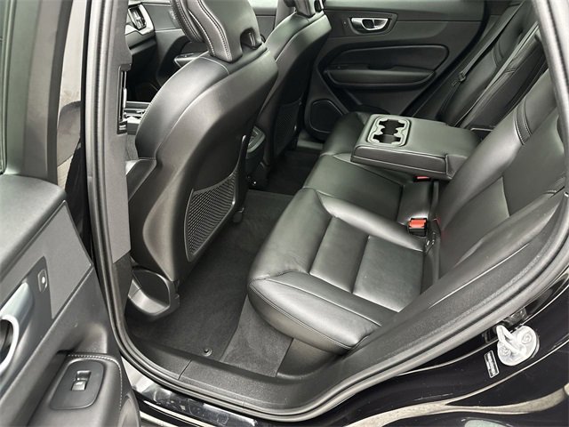 Used 2025 Volvo XC60 B5 Core image 23