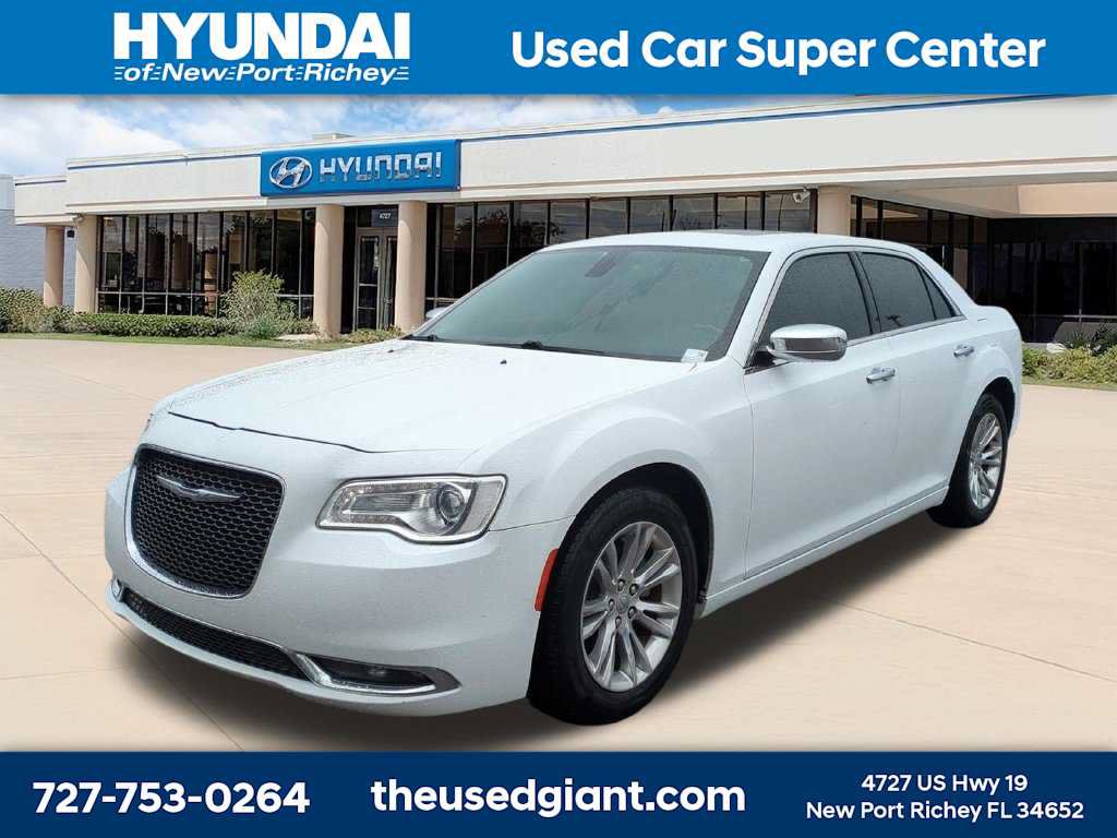 Used 2016 Chrysler 300 C RWD image 1