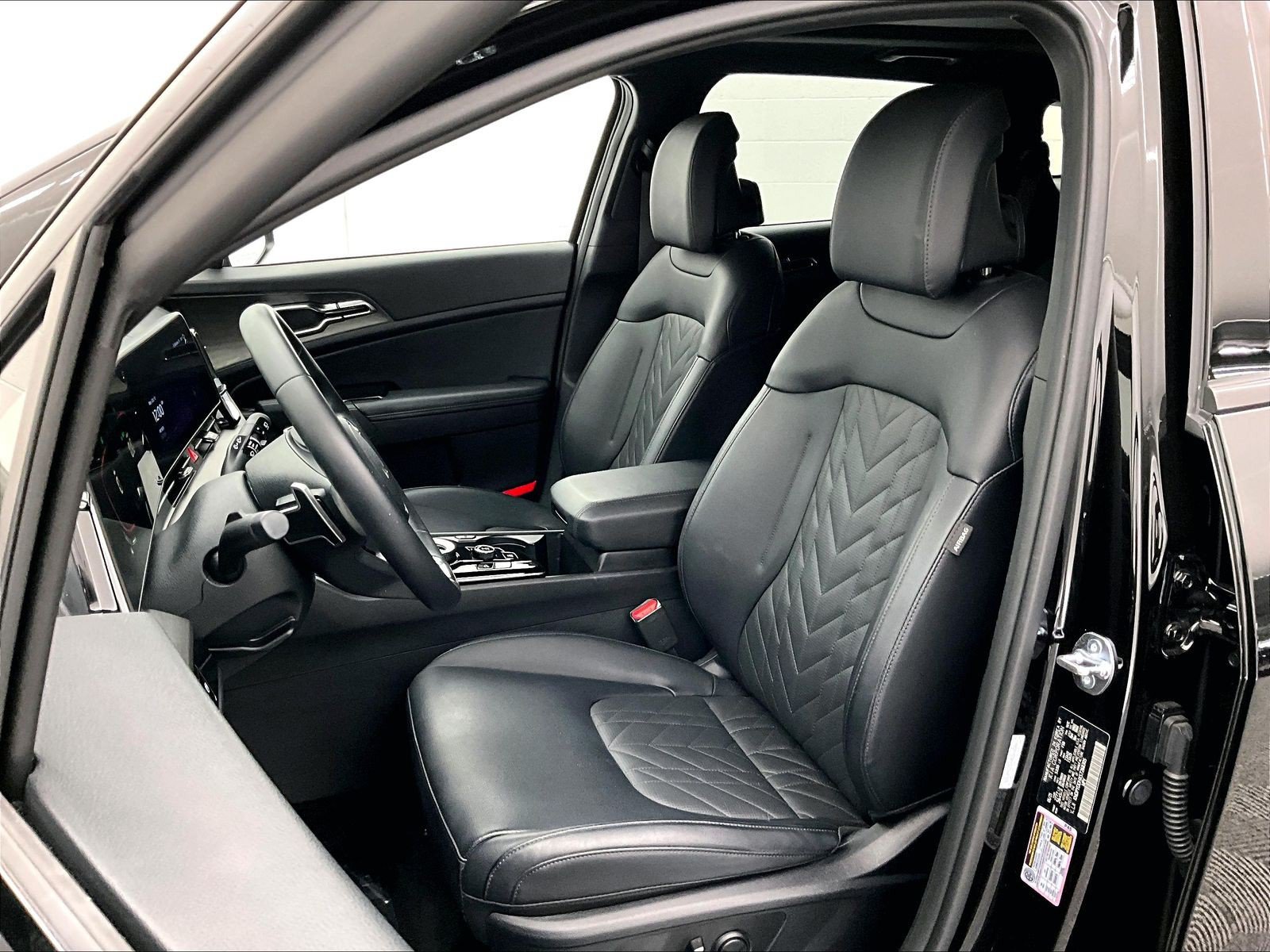 Used 2025 Kia Sportage X-Line AWD/4WD image 16