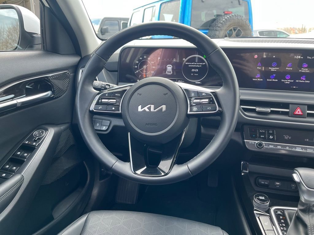 Used 2024 Kia Seltos EX image 18