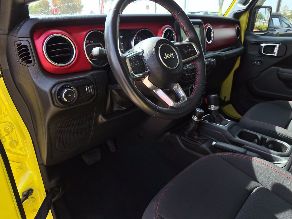 Used 2023 Jeep Wrangler Unlimited Rubicon w/ Cold Weather Group AWD/4WD image 16