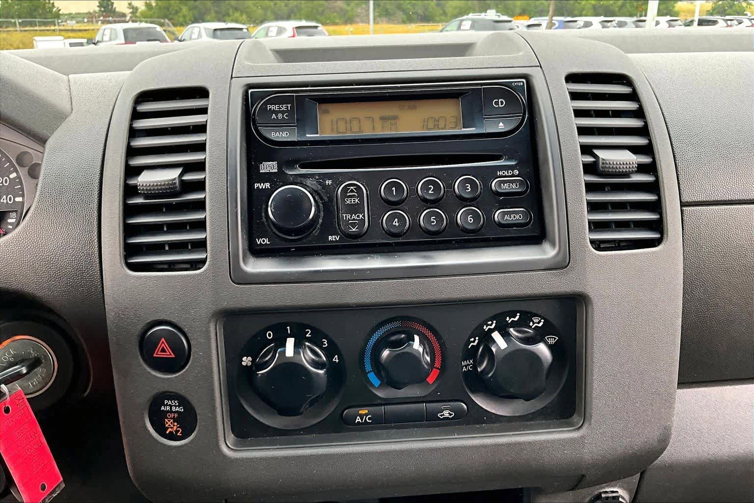 Used 2005 Nissan Frontier LE AWD/4WD image 33