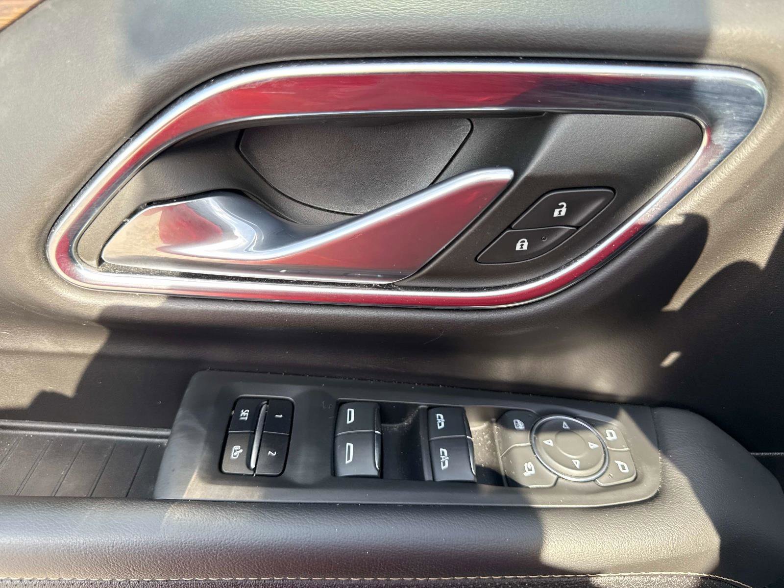 Used 2023 Chevrolet Suburban Premier image 23