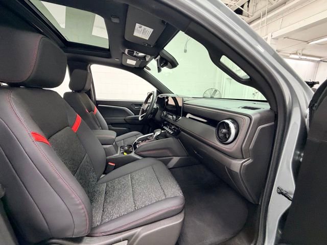 Certified 2025 Chevrolet Colorado Z71 w/ Technology Package AWD/4WD image 32