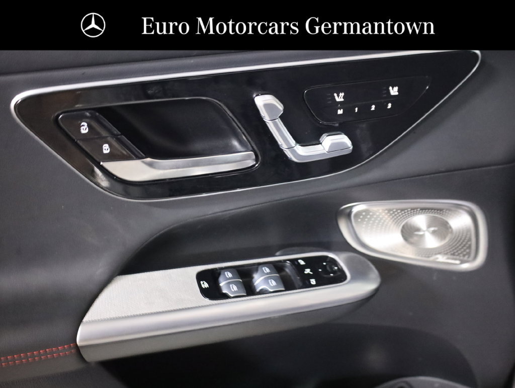 Used 2025 Mercedes-Benz GLC 43 AMG 4MATIC image 9
