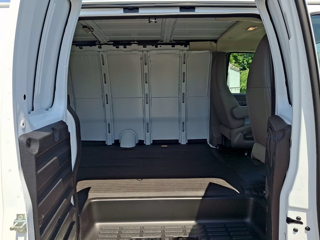 New 2026 Chevrolet Express 2500 Extended w/ Driver Convenience Package RWD image 5